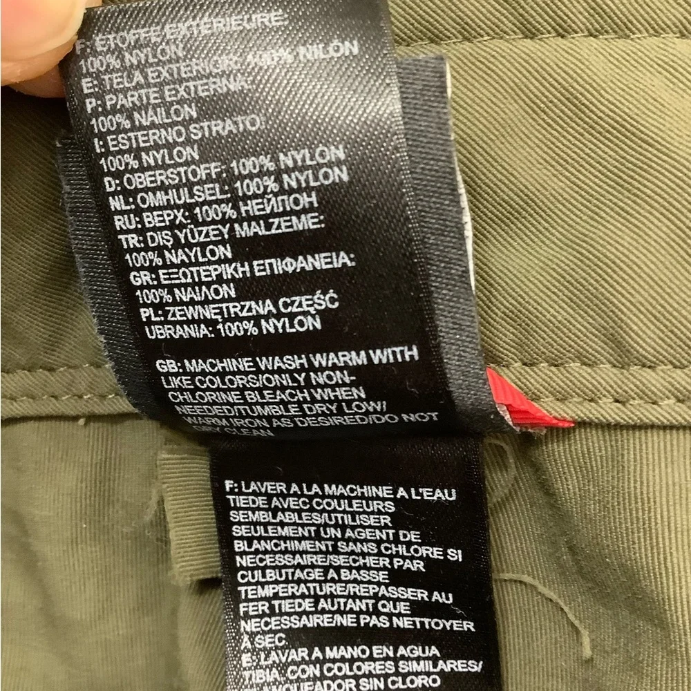 The North Face Green Cargo Shorts for Outdoor Adventures - Picture 5 of 5